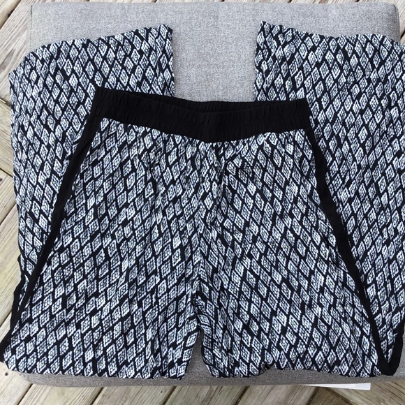 NWOT! - MATTY M Wide Leg Pull-On Flowy Rayon Pants - Picture 2 of 5